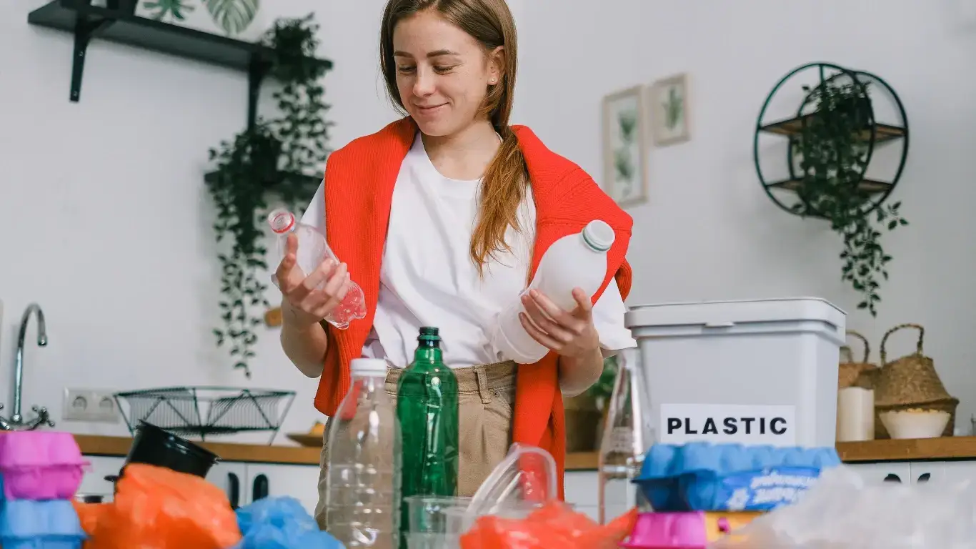 Plastic Kitchen : Earth Relief